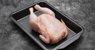 Compañía de alimentos en EE.UU. retira millones de libras de pollo de los almacenes: Esta fue la razón