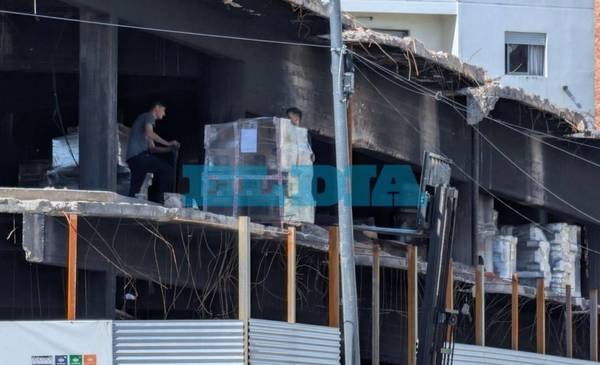 Fotos | A casi tres meses del incendio en La Plata, autorizaron a remover los electrodomésticos del depósito