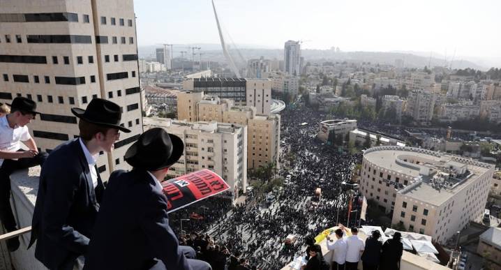 Ultraortodoxos toman Jerusalén contra el servicio militar: "Nos tratan como criminales" últimas