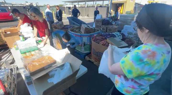 Government shutdown forces families to find alternative food sources