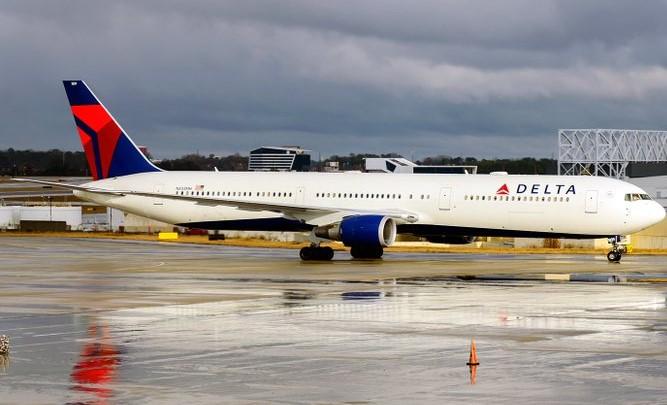 Dos aviones de Delta colisionan en la pista de aeropuerto de LaGuardia en Nueva York