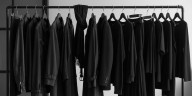 Vestir de negro: el truco de las celebridades para lucir sofisticadas y transmitir seguridad, según psicólogos y estilistas