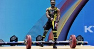 El colombiano Francisco Mosquera roza el podio en la categoría 65 kilos de levantamiento de pesas