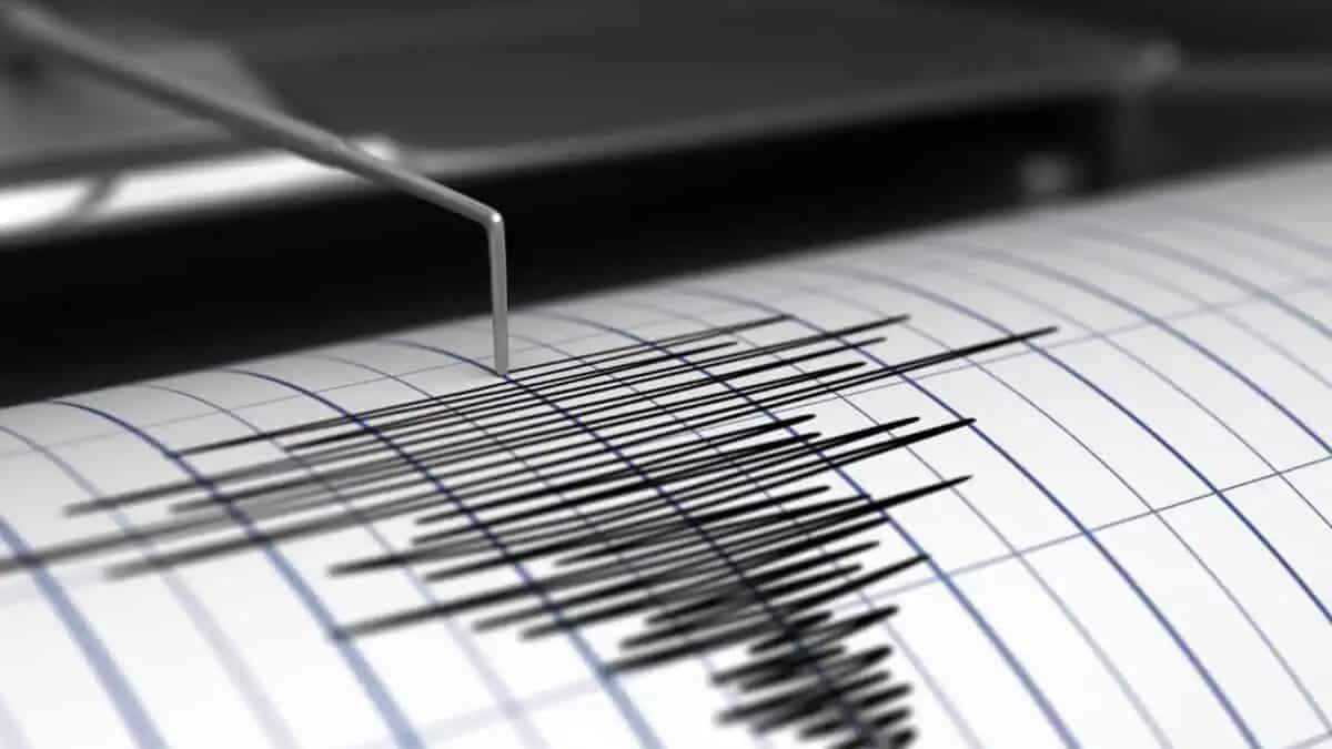 Earthquake of magnitude 6.7 jolts Philippines