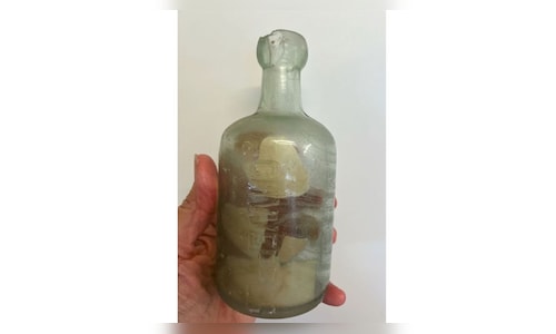 WWI soldiers' messages in a bottle found on Australian beach more than 100 years later