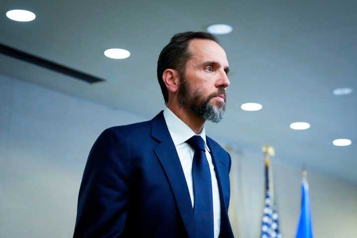 Smith disputes claims he tapped senators' phones