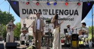 Así es el grupo de música popular de Carlos Reyes de OT: jóvenes que llevan el 'ball de bot' por los pueblos de Mallorca