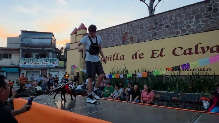 “Huellitas Brillantes” celebra Día de Muertos para las mascotas de Cuautla
