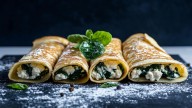 Crêpes de alforfón rellenos de setas y queso azul