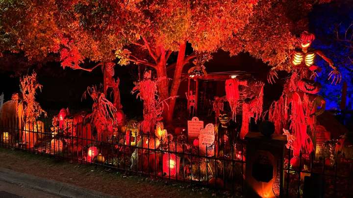 MAP: Best Halloween houses in the Chicago area for 2025
