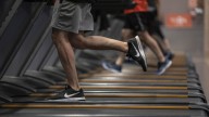 Cardio o fuerza: cómo empezar a entrenar si nunca lo has hecho, según un experto
