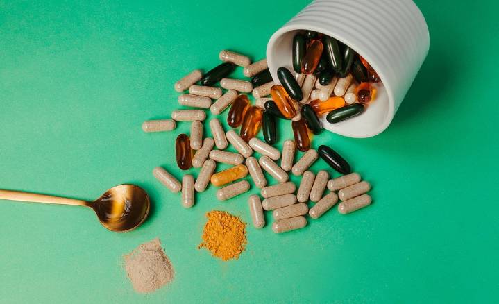 Suplementos “naturales” pueden dañar tu hígado si no los tomas con cuidado