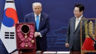 Corea del Sur recibe a Trump con halagos y condecoraciones tan solo un día antes de su reunión con Xi Jinping