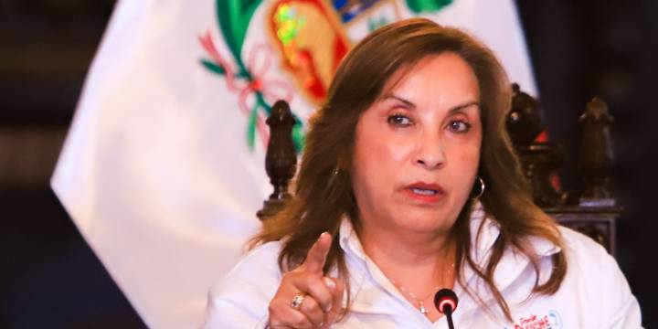 Dina Boluarte reafirma que seguirá en el cargo pese a moción de vacancia