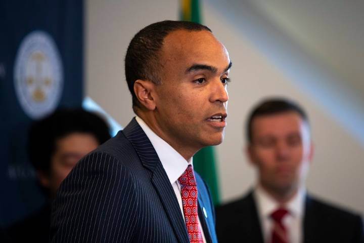 Washington AG pushing new law to protect workers from immigration raids