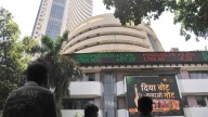 Markets close higher on strong bank earnings, easing US