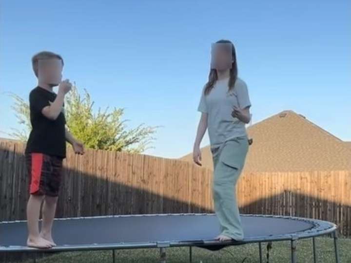Una niña de 10 años salvó a su hermano, de 7, durante un incidente en un trampolín: "Fue heroico de su parte"