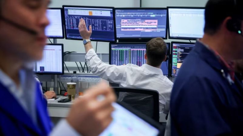 ¿Por qué las acciones suben y bajan tanto recientemente? Te explicamos el efecto rebote