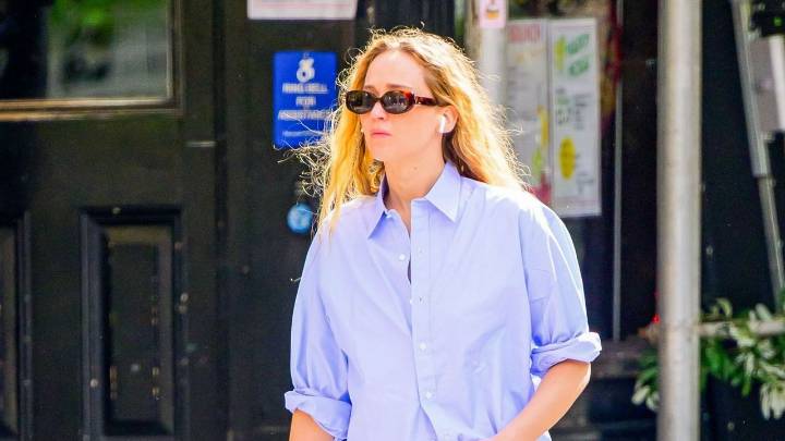 Jennifer Lawrence’s Beloved Vans Sneakers Are on Sale