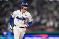 Freddie Freeman pone arriba a Dodgers en partido más largo de la Serie Mundial