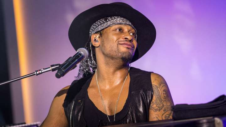 Fallece D’Angelo a los 51 años: Se Apaga la Estrella del Ganador del Grammy