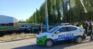 Cayó a un canal por esquivar a una camioneta sobre la Ruta 22 en Roca: qué pasó con la conductora