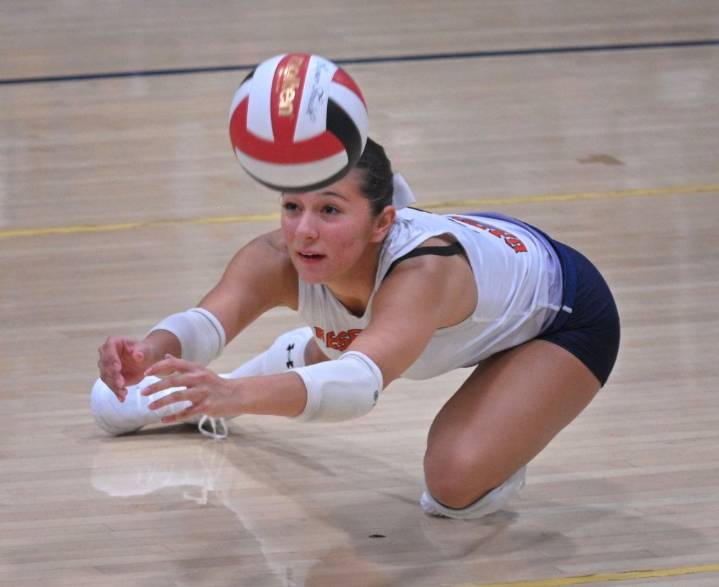 Reservoir volleyball shakes off slow start, sweeps Glenelg