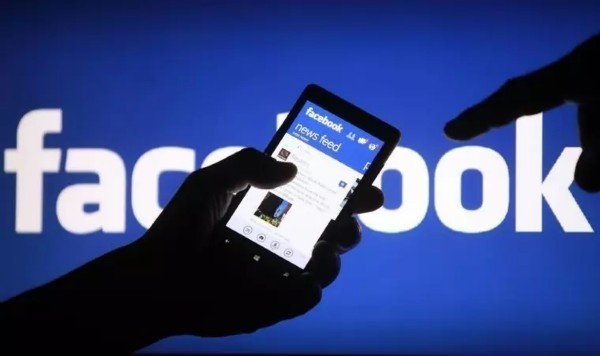 WhatsApp y Facebook: canales de desinformación que preocupan a líderes evangélicos latinos