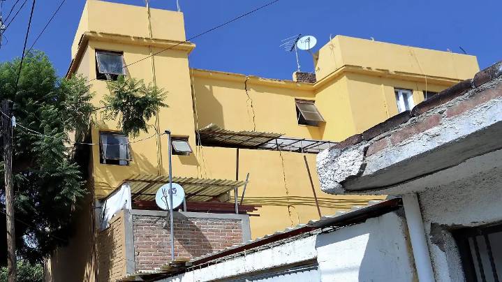 Vecinos de Las Arboledas siguen preocupados por grietas en viviendas