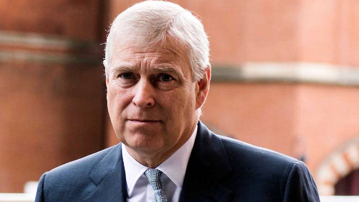 Buckingham confirma que el príncipe Andrés renuncia a todos sus títulos tras el caso de Virginia Giuffre