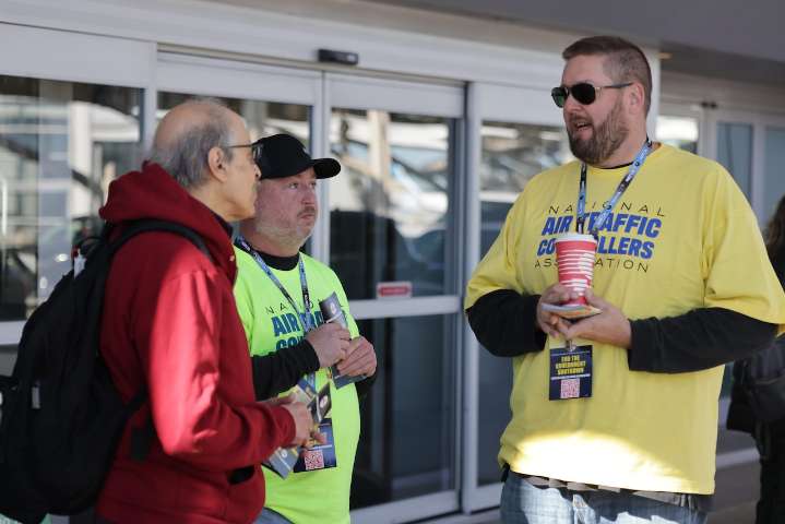 Cleveland air traffic controllers miss first full paycheck amid shutdown