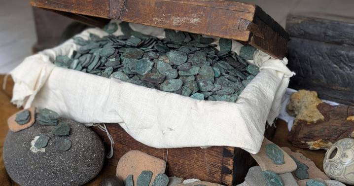 Excavators find $1 million in gold coins from Spanish shipwreck along Florida's 'Treasure Coast'