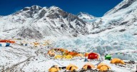 Blizzard Strands Over 200 Hikers on Tibet’s Mount Everest
