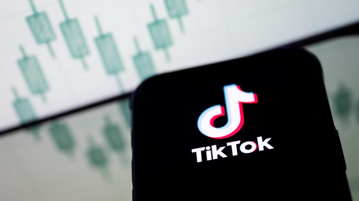 TikTok reveals new AI features: AI Outline and Smart Split