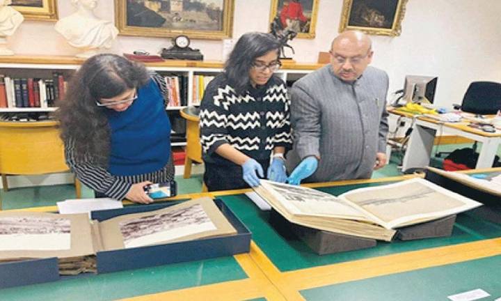 Delhi Speaker visits London library, sees rare Assembly archival material