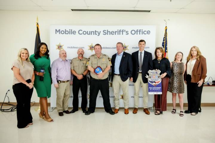 Mobile County Sheriff's Office sergeant praised for helping stranded travelers
