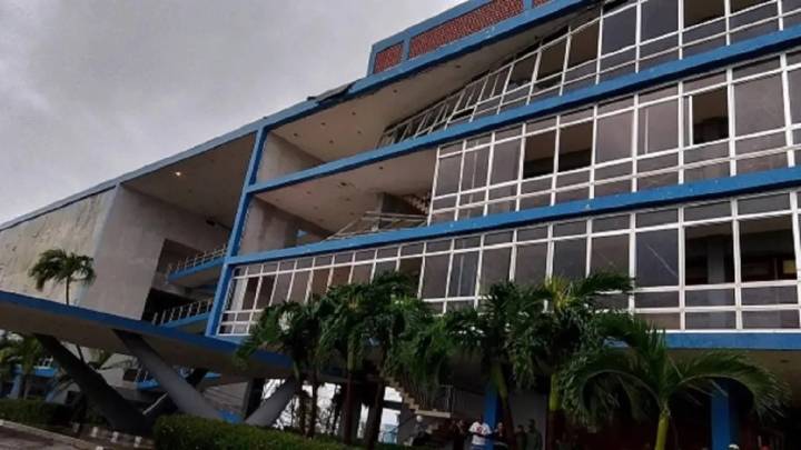 Melissa azota a Cuba como peligroso huracán