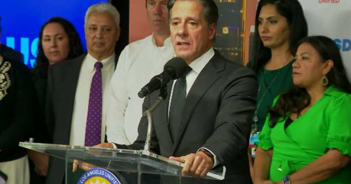 LAUSD to offer students dinner as SNAP benefits are suspended