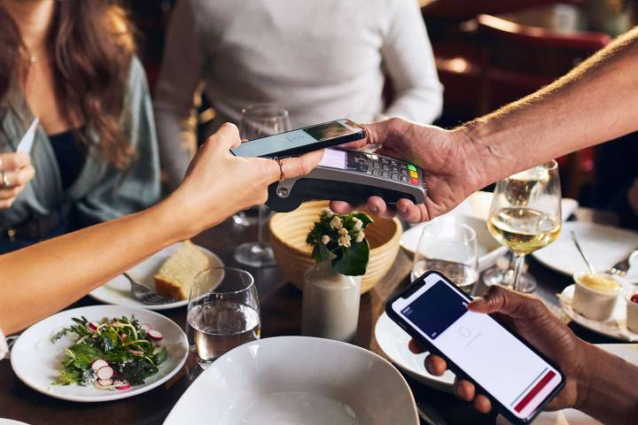 Woman Accused of ‘Fat Shaming’ Her ‘Larger’ Friends at Restaurants