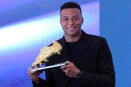 Mbappé recibe la Bota de Oro: "Es imposible ganar este premio sin el equipo"