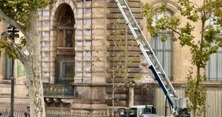 Thieves steal French Crown Jewels in 4 minutes from the Louvre