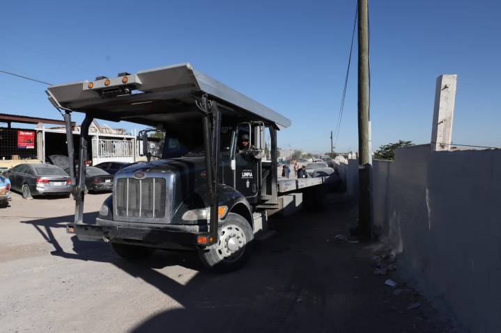 Retiran 6 vehículos en operativo de reordenamiento sobre la calle José Reyes Estrada