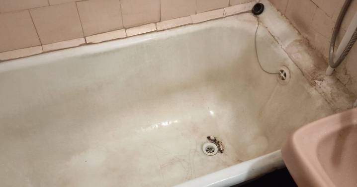 Soap scum 'melts away' from your bath with 62p kitchen staple