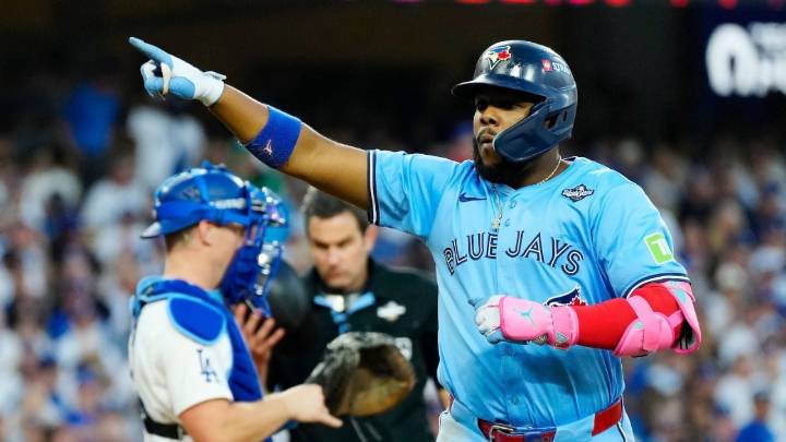 Vlady Jr. dispara jonrón ante Ohtani y Azulejos empatan Serie Mundial con victoria sobre Dodgers