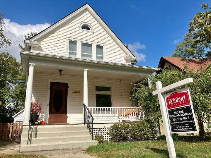 Average mortgage rate drops to lowest level in more than a year