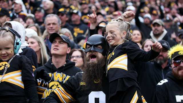 Iowa football: Hawkeyes keep winning streak rolling after dominating Minnesota