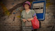 Incumplen transportistas con descuento a adultos mayores