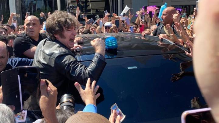 Milei visitó Santa Fe y apoyó a sus candidatos en una jornada caliente con marchas a favor y en contra