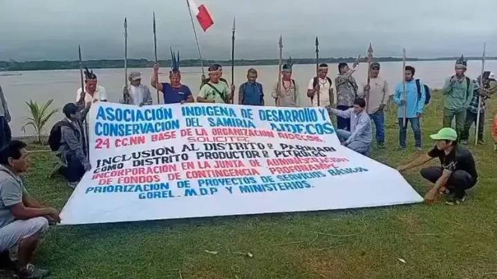 Loreto: indígenas bloquean el río Marañón y exigen ser incluidos en fondos para remediar contaminación por hidrocarburos