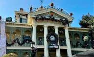 Turista de 60 años muere tras finalizar recorrido en la Casa Embrujada de Disneyland: habría sufrido un ataque cardiaco